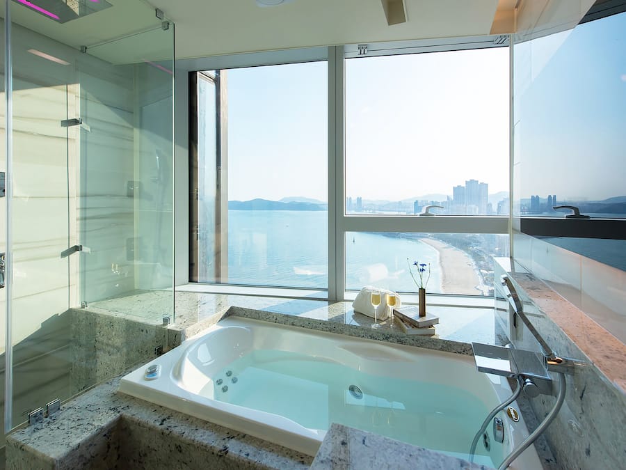 Beach Around Suite A (Haeundae Beach View) | Bathroom