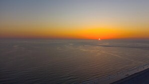 Unclassified image, 4 of 33, button - Oceana 201W See gorgeous sunsets! (Treasure Island)