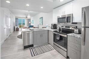 Fridge, microwave, stovetop, dishwasher