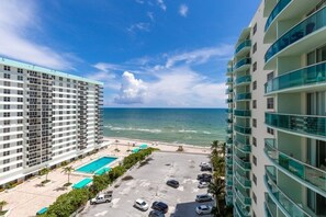 Exterior - The Tides Hollywood Luxury Suite 11Z 3801 by RedAwning (Hollywood)