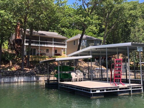 Great family retreat! Lakefront, 4bed/2Ba, quiet cove & private dock