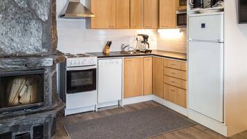 Refrigerador, microondas, lavavajillas, utensilios de cocina