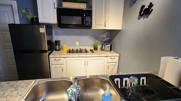 Fridge, microwave, stovetop, coffee/tea maker