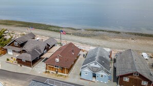 A coastal town with houses near the beach and a view of the water. - AC, kayaks, rooftop deck with fire pit, boat launch and incredible views! (Camano)