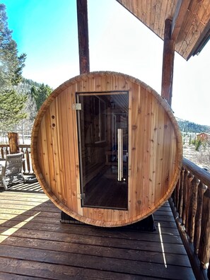Terrace/patio - Bighorn Lodge-10 minutes to YNP+Hot tub+Wifi+AC (Island Park)