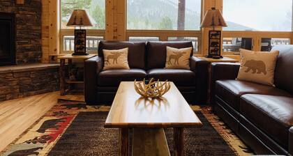 Bighorn Lodge-10 minutes to YNP+Hot tub+Wifi+AC