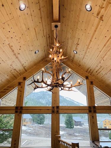 Bighorn Lodge-10 minutes to YNP+Hot tub+Wifi+AC