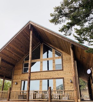 Exterior - Bighorn Lodge-10 minutes to YNP+Hot tub+Wifi+AC (Island Park)