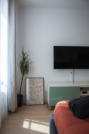 1 bedroom, iron/ironing board, WiFi, bed sheets - Cosy studio in the heart of the historic center (Pontoise)