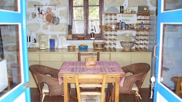 House, 2 Bedrooms, Fireplace | Property entrance