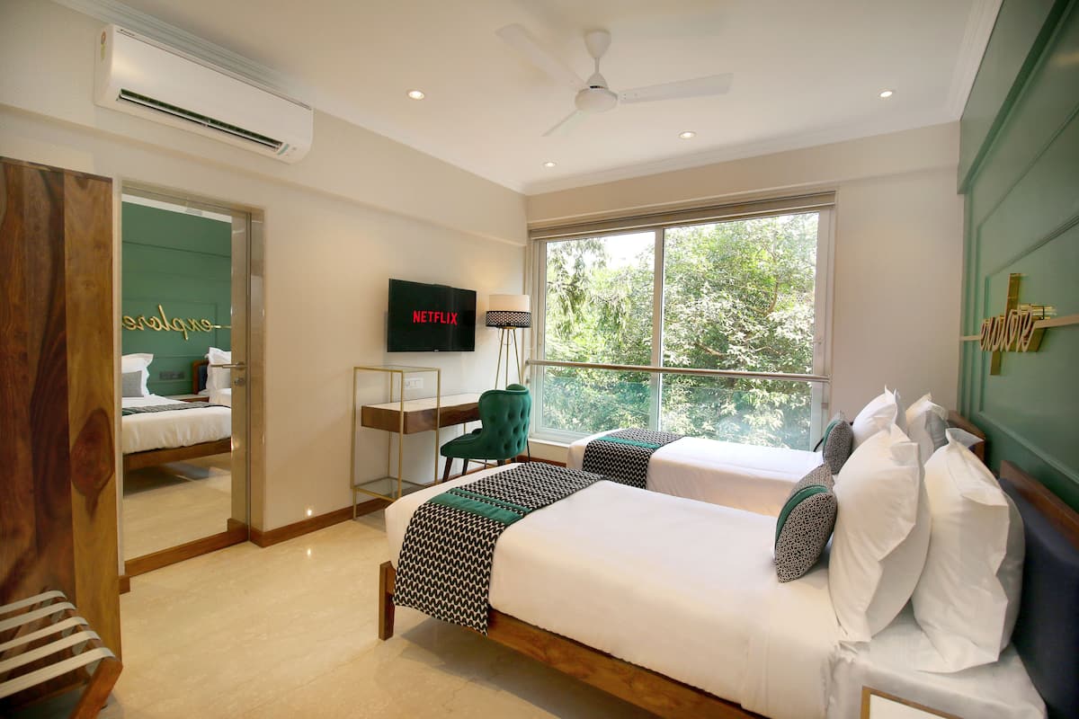 Family Apartment | 4 bedrooms, desk, laptop workspace, soundproofing