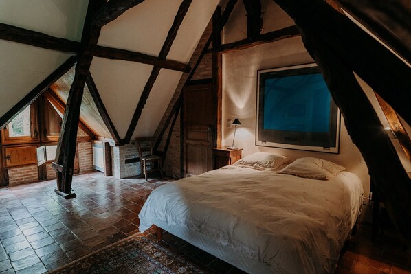 4 bedrooms, WiFi, bed sheets