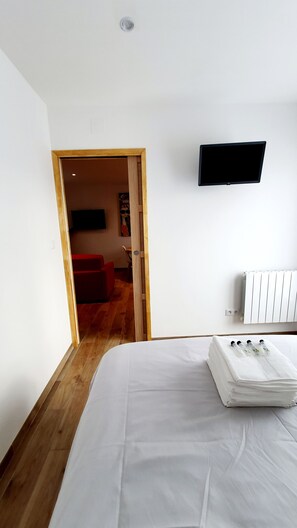 1 bedroom, travel cot, free WiFi, bed sheets - "LE PAVILLON" small house 150m from Aubrais train station - 2 km from Orléans town center (FLEURY-LES-AUBRAIS)