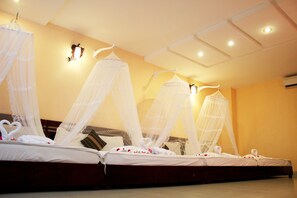 Desk, free WiFi - Song Bien Xanh Resort (Phan Thiet)