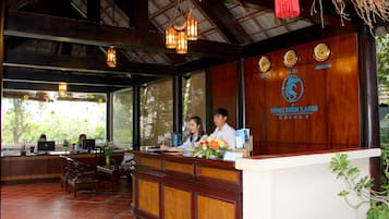 Quầy tiếp tân