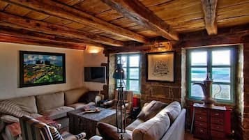 Fernseher, Kamin, DVD-Player, Stereoanlage