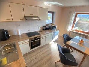 Fridge, microwave, stovetop, dishwasher