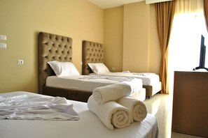 Deluxe Quadruple Room | Minibar, in-room safe, desk, soundproofing