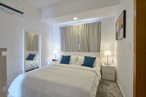 2 makuuhuonetta, ylelliset vuodevaatteet, tallelokero huoneessa