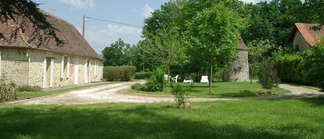 المنطقة المحيطة بالمنشأة