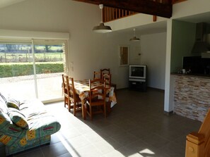 TV - 1 WEEK TO 5 FOR 280 EUROS depending on period (Cours-de-Pile)