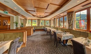 Free daily buffet breakfast  - Hotel Roslehen (Grossarl)