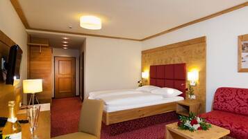 Comfort Double Room, Balcony | In-room safe, desk, free cribs/infant beds, rollaway beds
