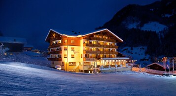 Fachada del alojamiento - Noche