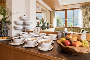 Free daily buffet breakfast - Hotel Roslehen (Grossarl)