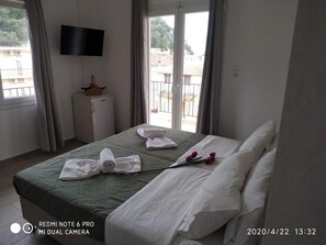Deluxe Twin Room, Pool View | In-room safe, soundproofing, free cribs/infant beds, free WiFi