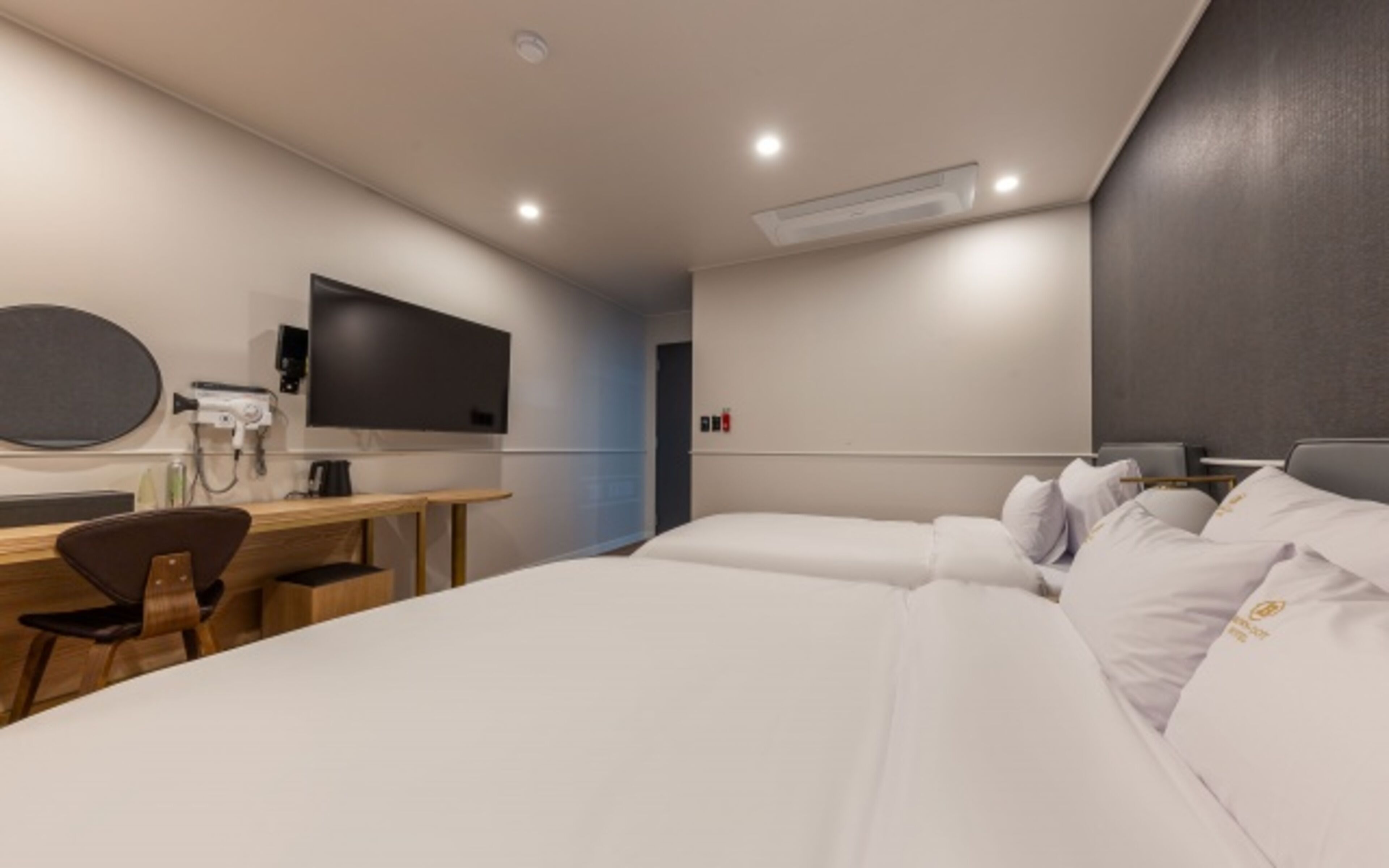 gold twin | free wifi