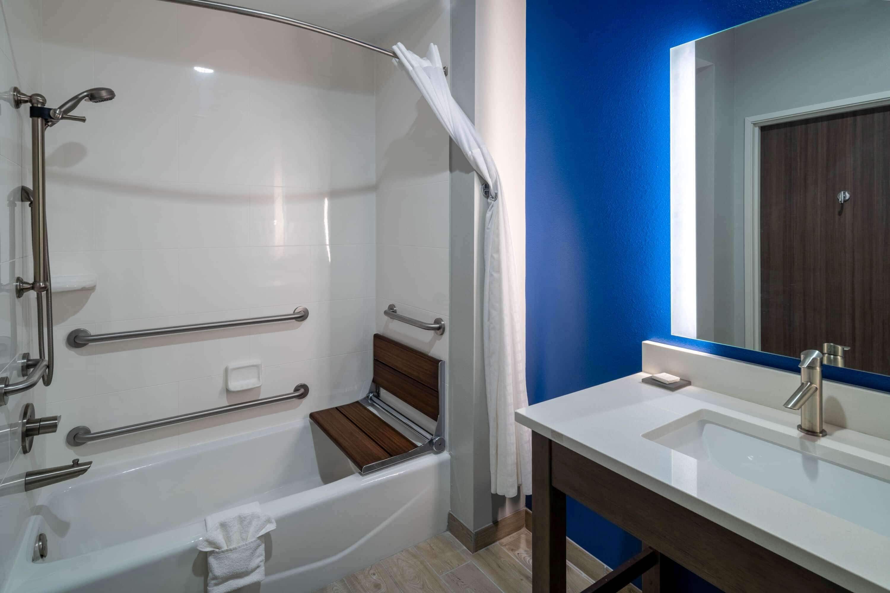 room, 2 queen beds, accessible, non smoking (mobility and hearing impaired) | accessible bathroom