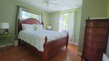2 bedrooms, travel crib, free WiFi, bed sheets