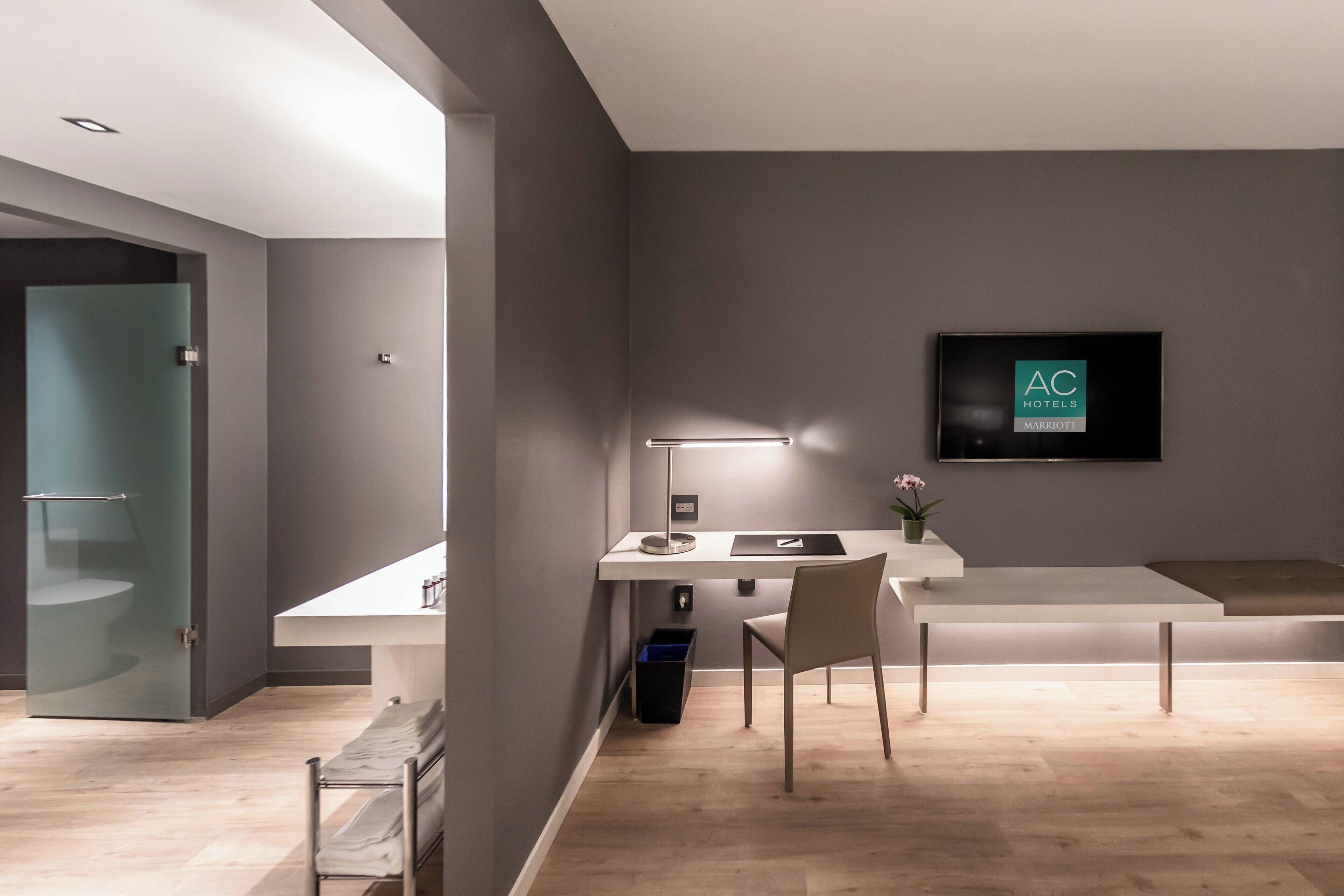 1 bedroom, premium bedding, pillow-top beds, in-room safe