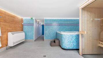 Bồn tắm spa trong nhà