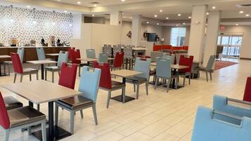 Desayuno de autoservicio incluido todos los días