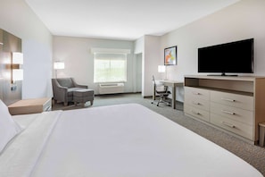 Room, 1 King Bed, Accessible, Non Smoking (Mobility, Bathtub w/Grab Bars) | Hypo-allergenic bedding, desk, laptop workspace, blackout drapes