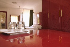 Ropa de cama de alta calidad, minibar, wifi gratis y ropa de cama 