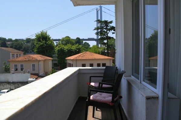 King Room with Balcony | Balcón