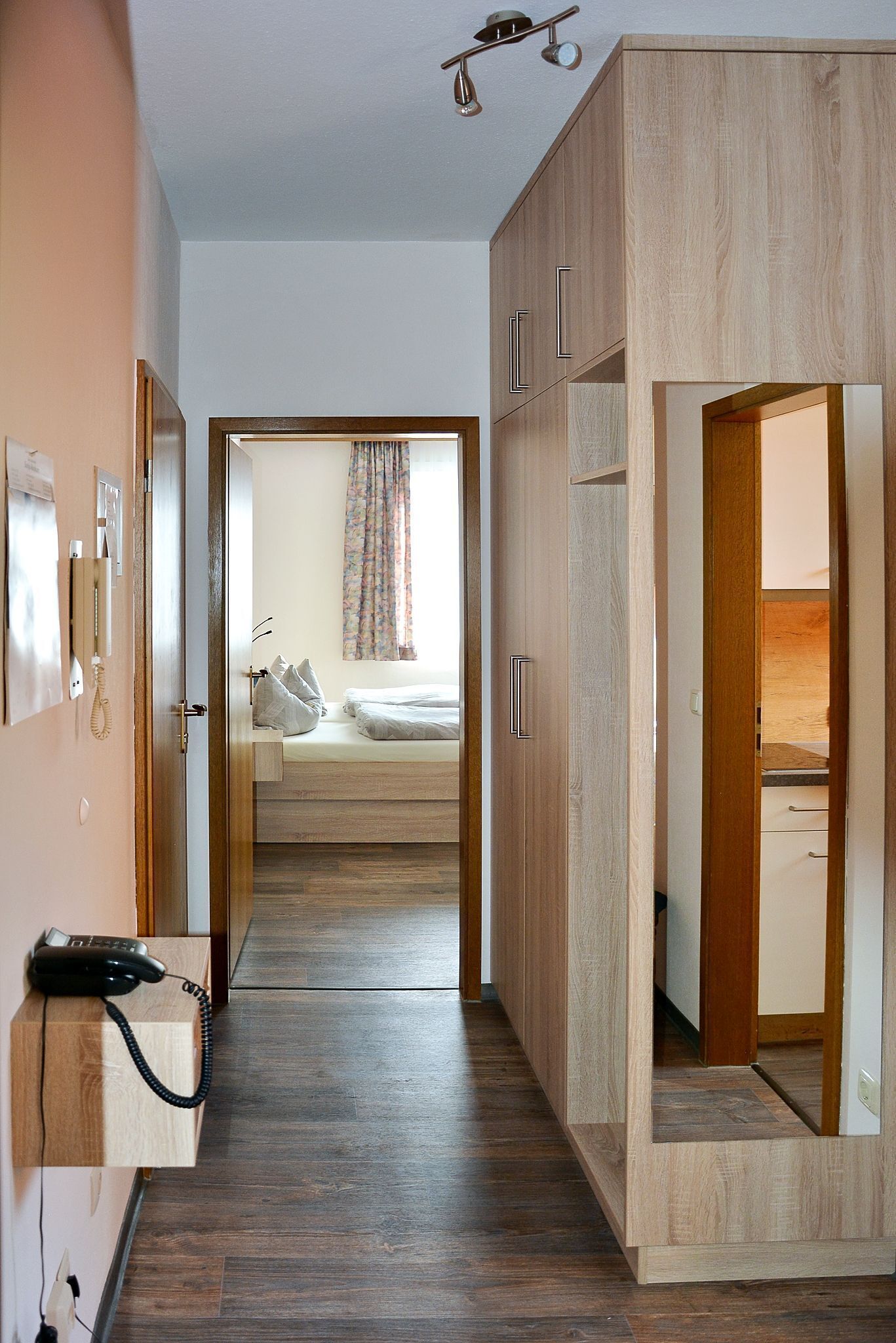 2 室のベッドルーム、旅行用ベビーベッド、WiFi、ベッドシーツ