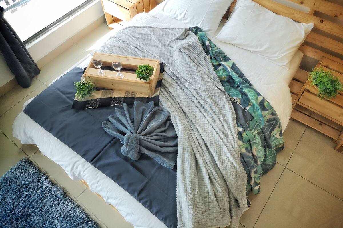 Estudio (B-22-10) | Escritorio, tabla de planchar con plancha, wifi gratis y ropa de cama