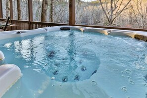 Bañera de hidromasaje al aire libre