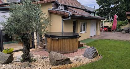 Rural Cottage, indoor swinming pool and spa, playg