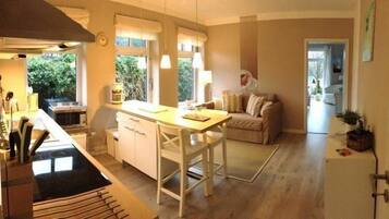 KĂŒhlschrank, Mikrowelle, Ofen, Herdplatte