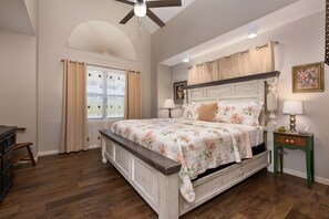 3 bedrooms, desk, iron/ironing board, travel crib - The One amazingly comfortable in Pointe (Branson)