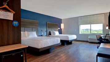 Room, 2 Queen Beds, Accessible (Mobility & Hearing, Roll-In Shower)