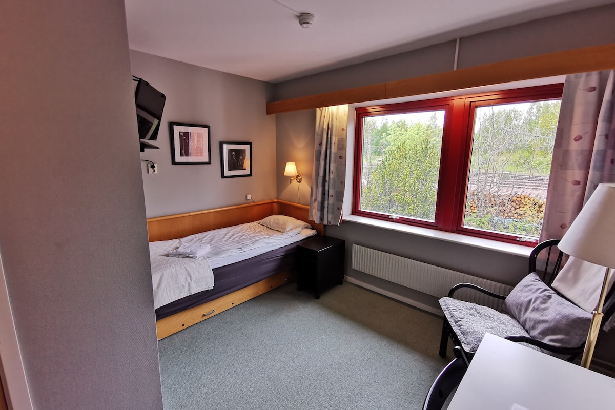 single room, private bathroom | 1 bedroom, individually decorated, desk, blackout curtains