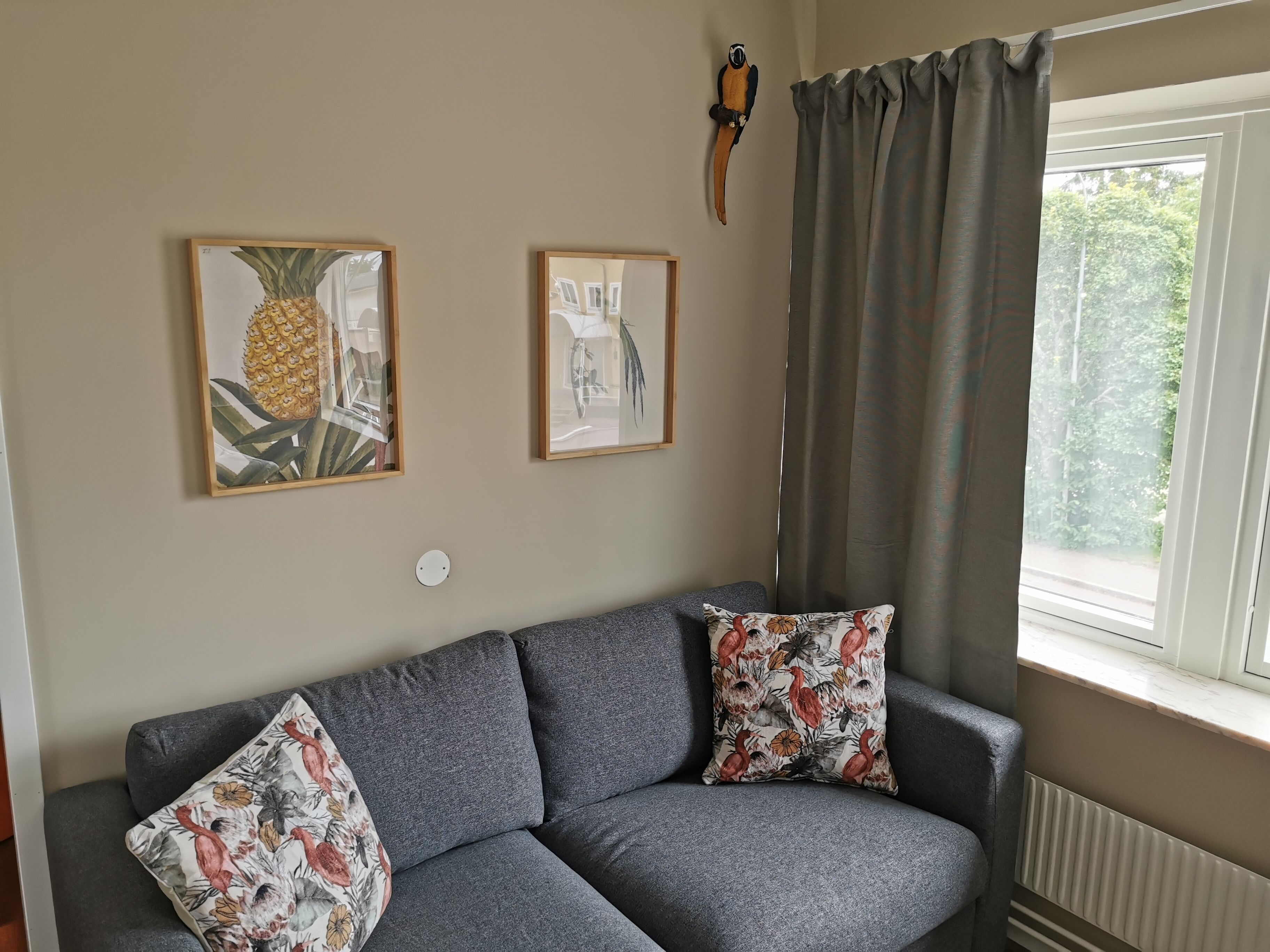 deluxe double room | living area | 32-inch led tv with cable channels, tv