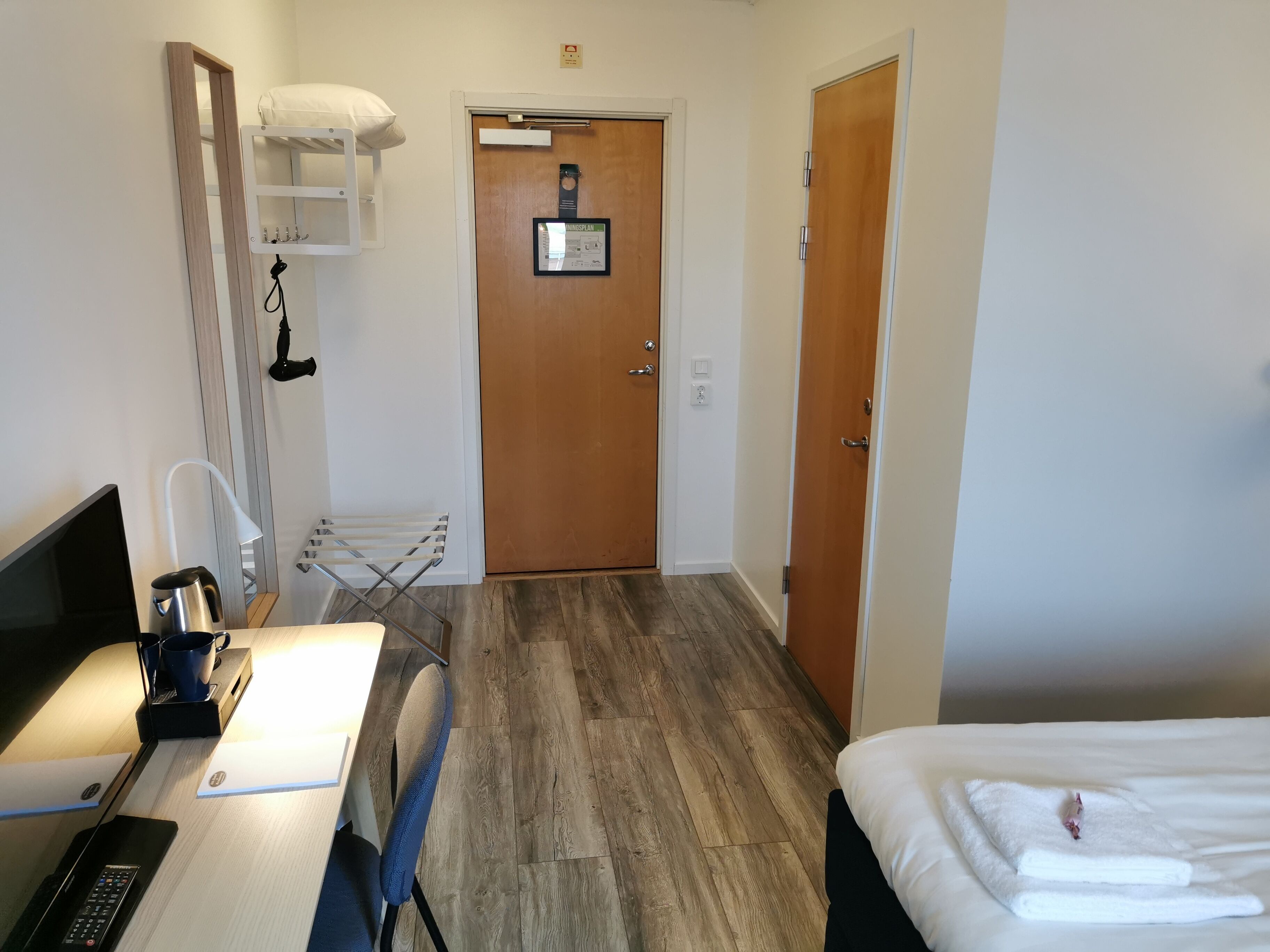 grand double room, private bathroom | 1 bedroom, individually decorated, desk, blackout curtains