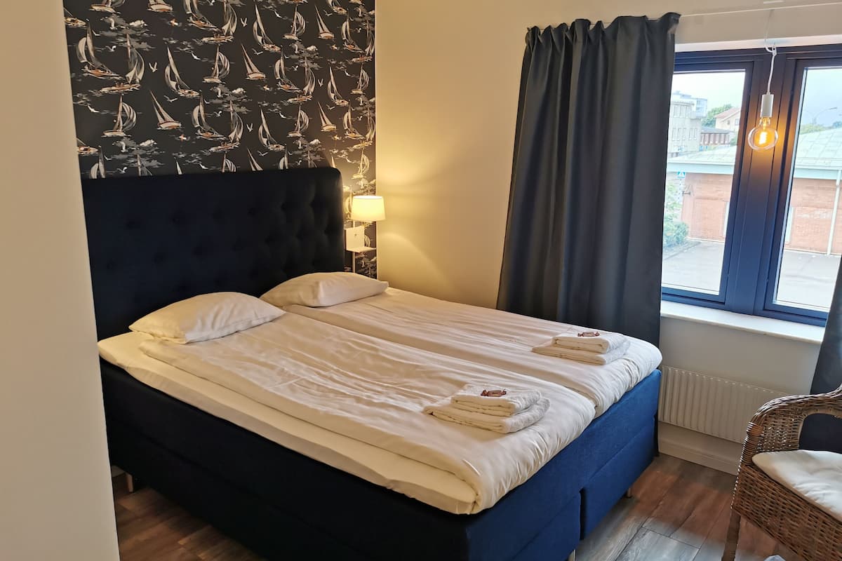 grand double room, private bathroom | 1 bedroom, individually decorated, desk, blackout curtains